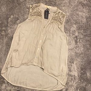 Black Swan Vintage Sleeveless Button Down Top